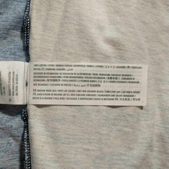 Hollister "Must Have Collection" Long Sleeve Crew - Picture 7 of 7